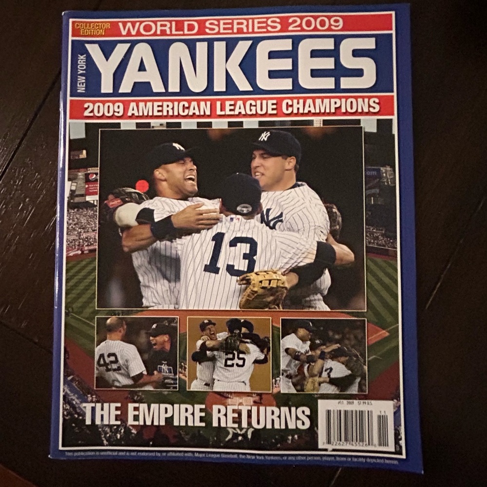 Lot of New York Yankees Hats, magazines, bag and pin. - Picture 2 of 8